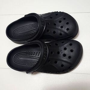 BLACK Crocs Women 8 Men 6